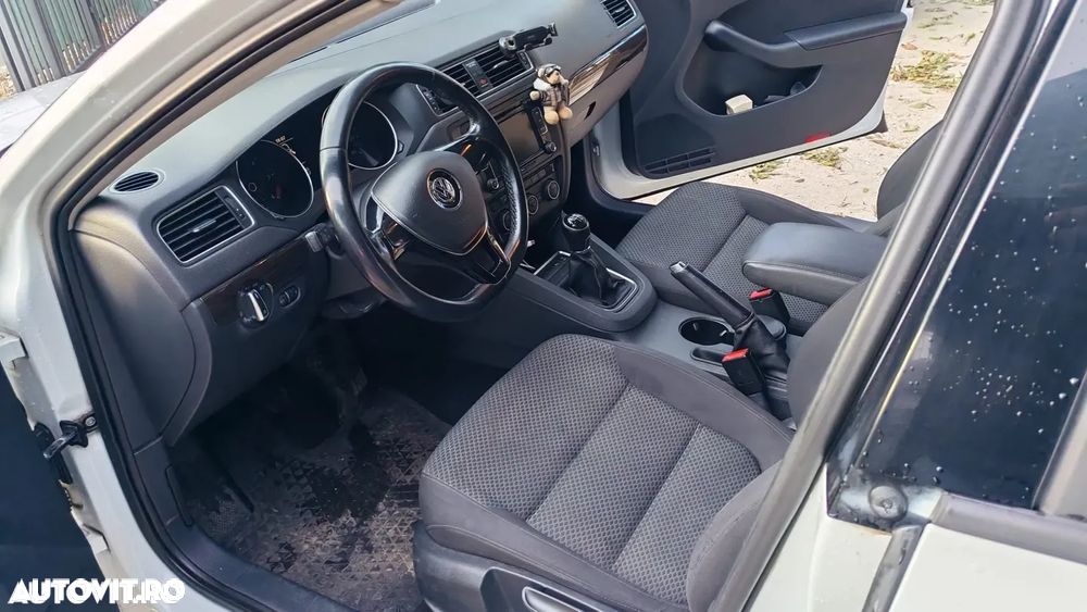 Volkswagen Jetta 2.0 TDI Trendline - 6