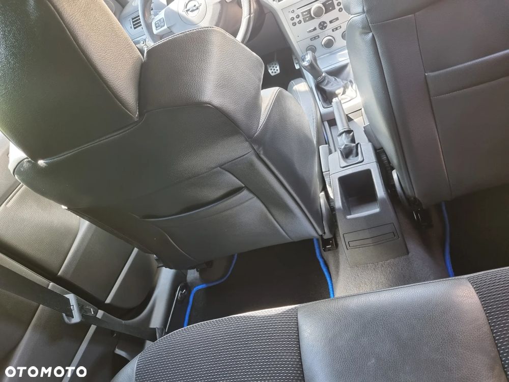 Opel Astra 2.0 T OPC - 17