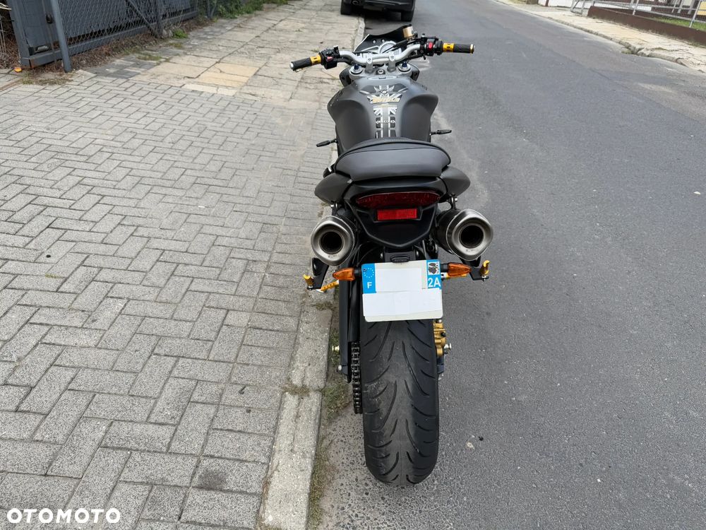 Triumph Street Triple - 7