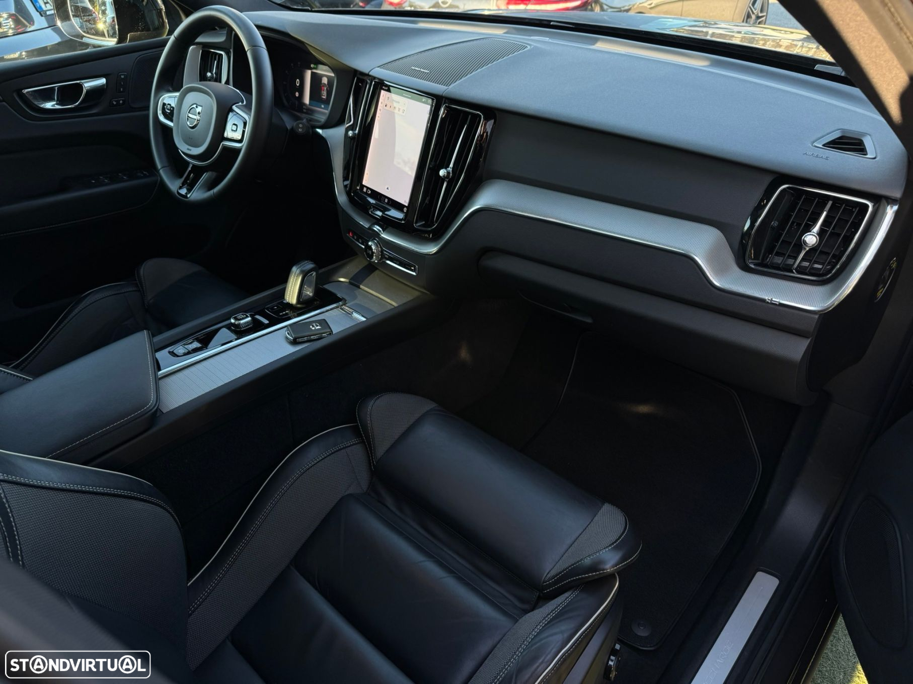 Volvo XC 60 2.0 T6 PHEV R-Design AWD - 21