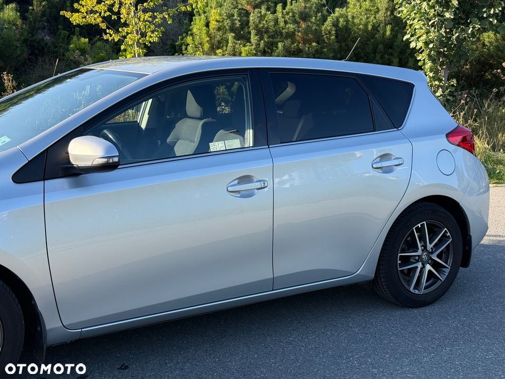 Toyota Auris 1.6 Premium - 2