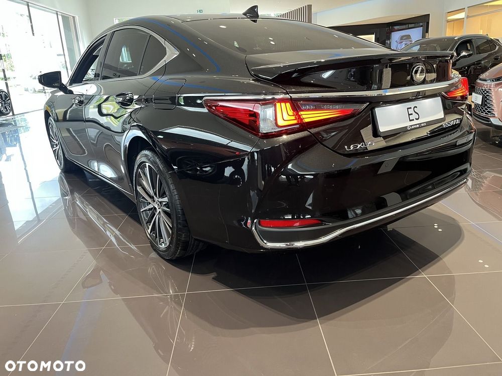 Lexus ES 300h Business Edition - 4