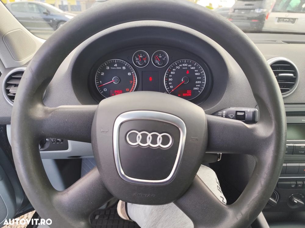Audi A3 1.6 Sportback Ambiente - 10