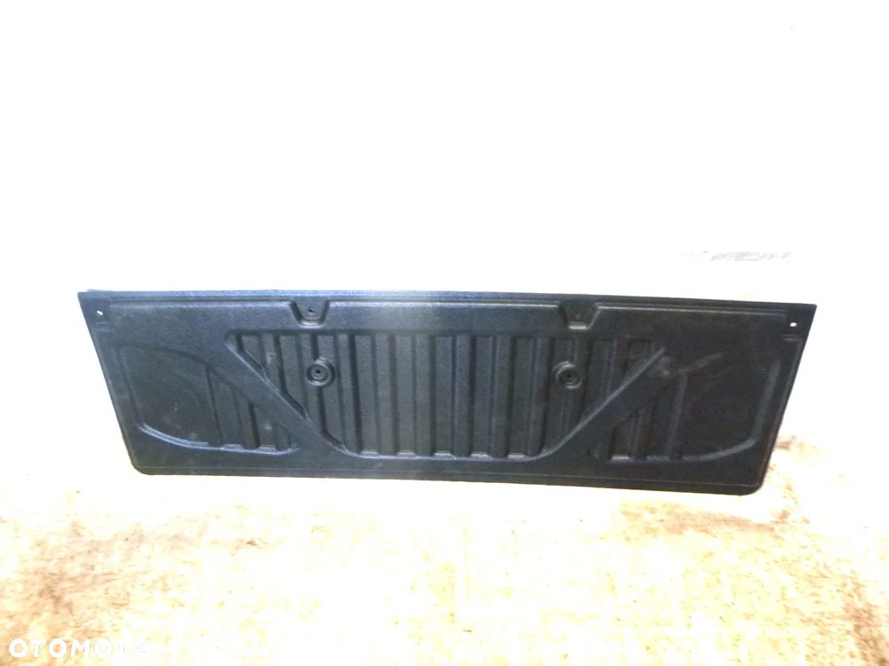 OSŁONA WEWNĘTRZNA  tapicerka TYLNEJ KLAPY tył NISSAN NAVARA NP300 - 1