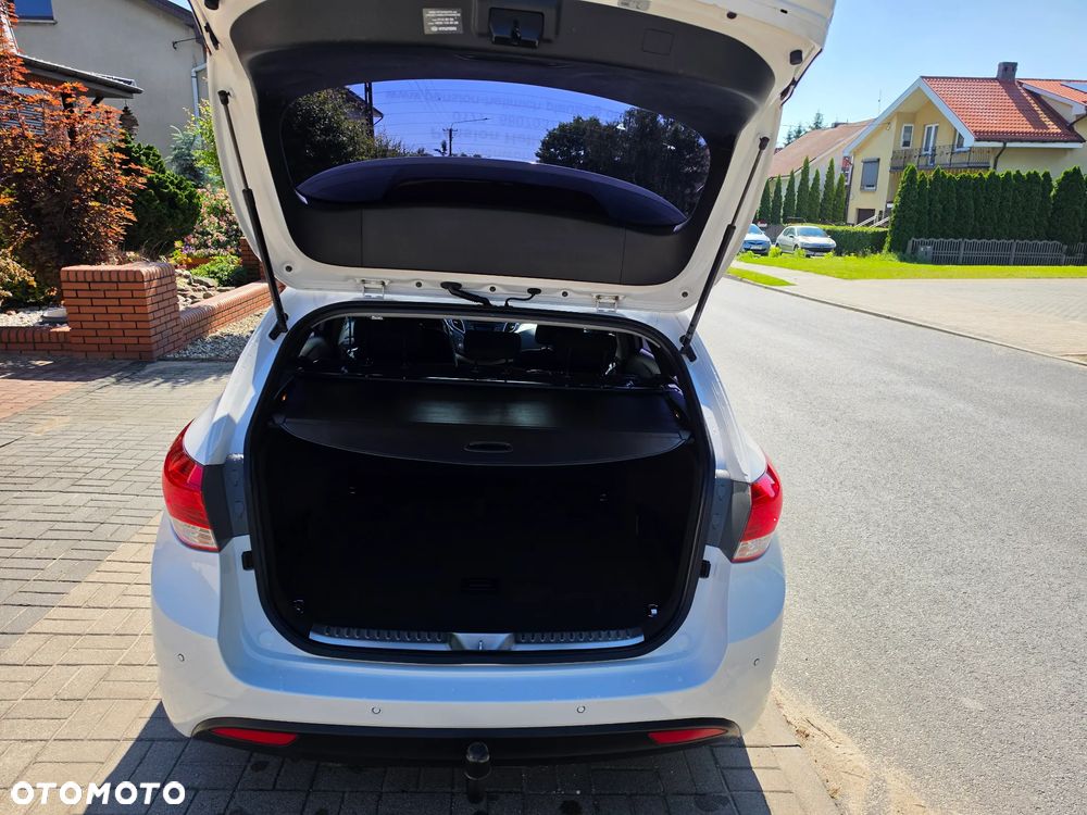 Hyundai i40 Kombi blue 1.6 Family+ - 20
