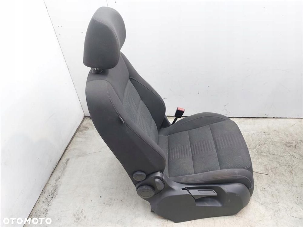 Fotele komplet VW Touran 2007-2010 LIFT WERSJA EUROPEJSKA ŁADNE - 4