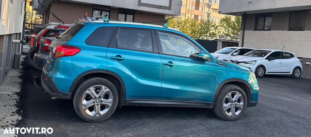 Suzuki Vitara 1.6 DDIS 4X4 Luxus - 2