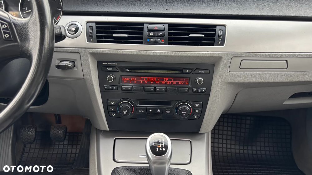 BMW Seria 3 320i - 24