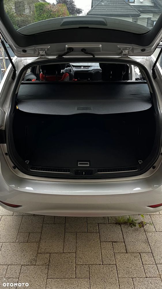 Toyota Avensis 2.0 D-4D Premium - 11