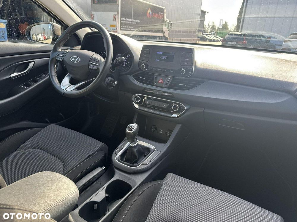 Hyundai i30 1.5 DPI Classic + - 21