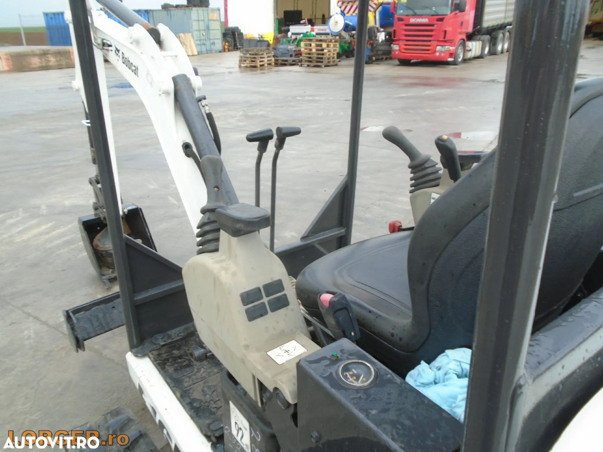 Bobcat E16 - 8