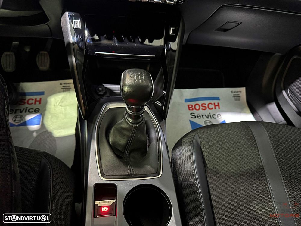 Peugeot 2008 1.2 PureTech Allure Pack - 28