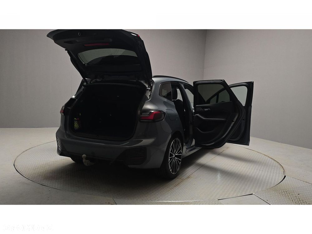 BMW Seria 2 218d - 12