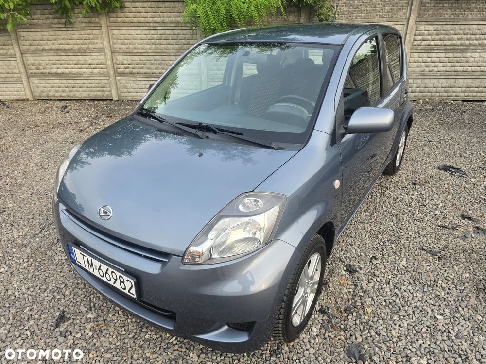 Daihatsu Sirion - 2
