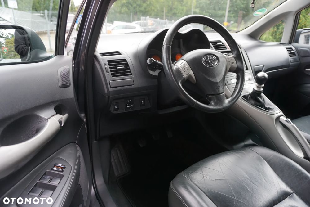 Toyota Auris 2.2 D-4D D-CAT - 8
