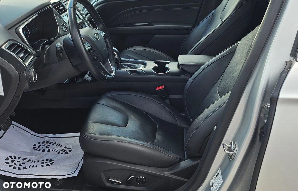 Ford Mondeo 2.0 Hybrid Titanium - 29