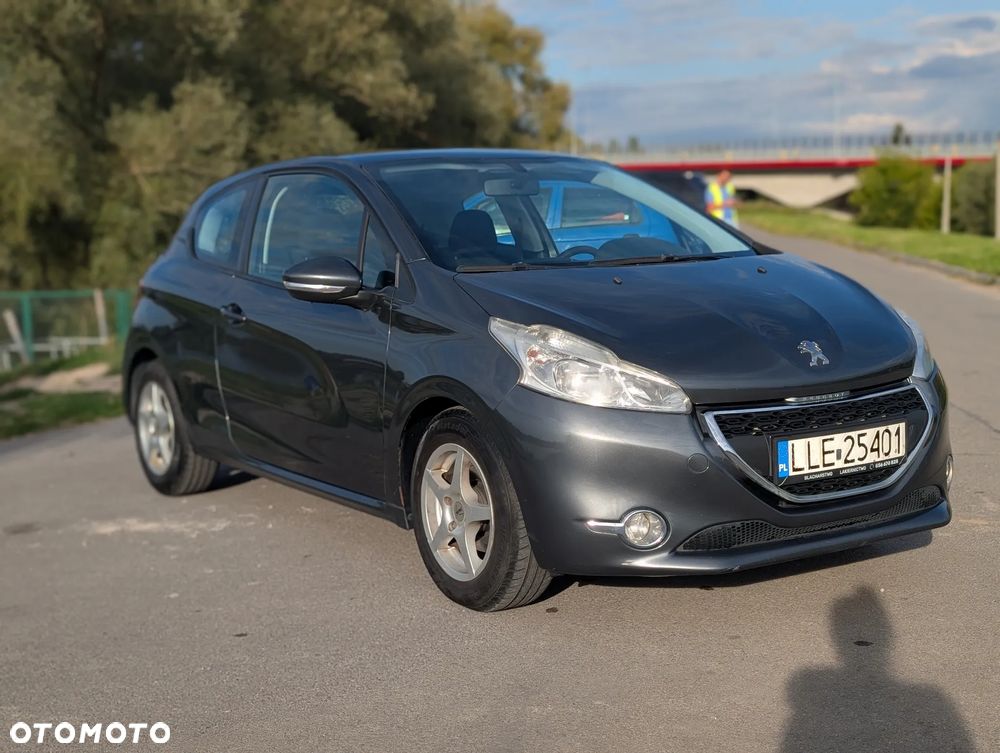 Peugeot 208 - 1