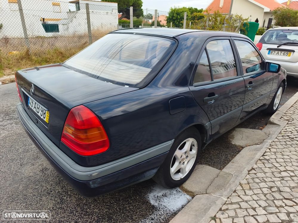 Mercedes-Benz C 200 D Elegance - 4