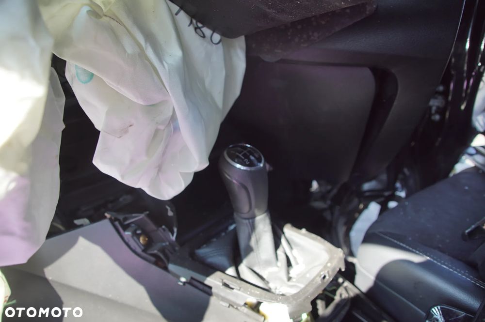 Auto na części - Suzuki Vitara II 1.6 16V 120 KM M16A 20008-54P34 ZCE 2017R Silnik Skrzynia Drzwi Szyba Błotnik Zderzak Lampa Klapa Lusterko Klamka Deska Kokpit Sterownik Moduł Czujnik Licznik Lewarek Kierownica - 14