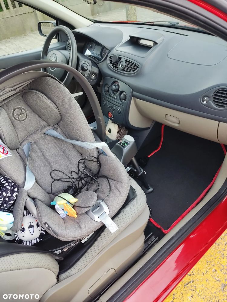 Renault Clio 1.2 16V 75 Expression - 12