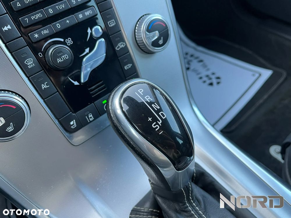 Volvo V70 D2 Geartronic Momentum - 22