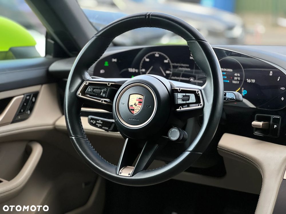 Porsche Taycan 4S - 18