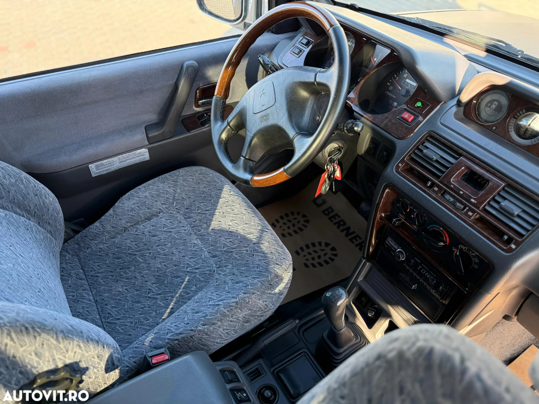 Mitsubishi Pajero - 14