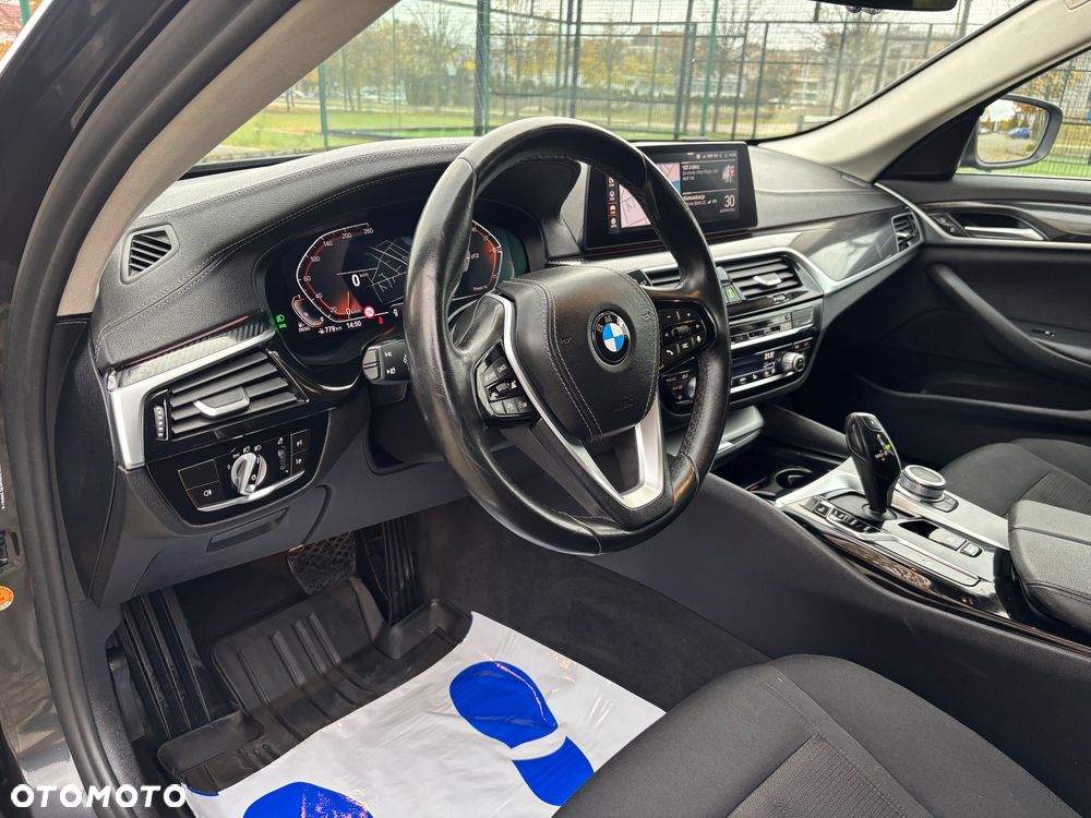 BMW Seria 5 520d mHEV - 39