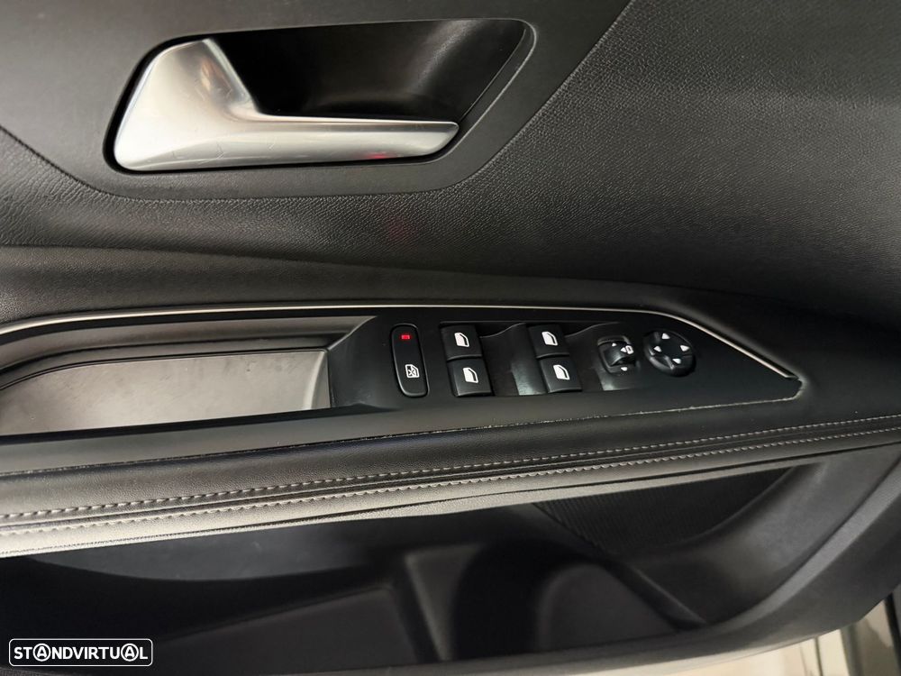 Peugeot 5008 1.2 PureTech Allure - 19