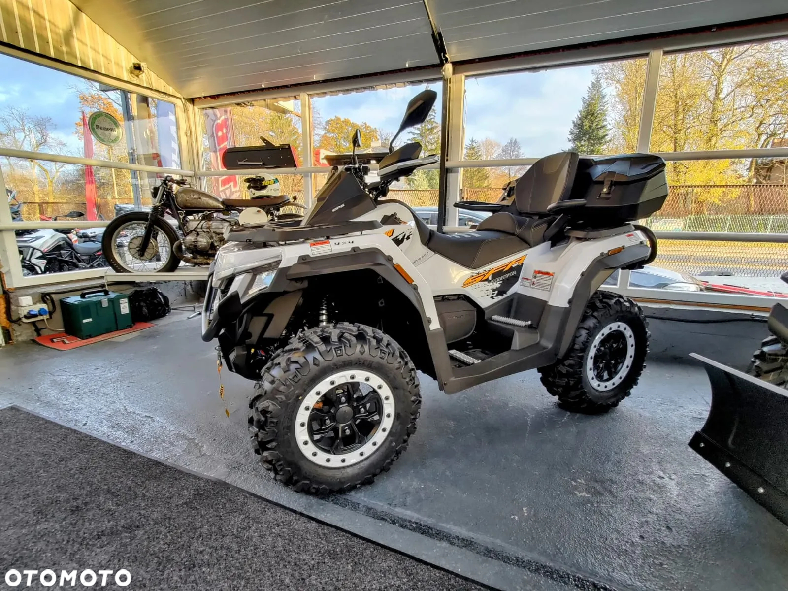 QJMOTOR SFA 1000 - 6