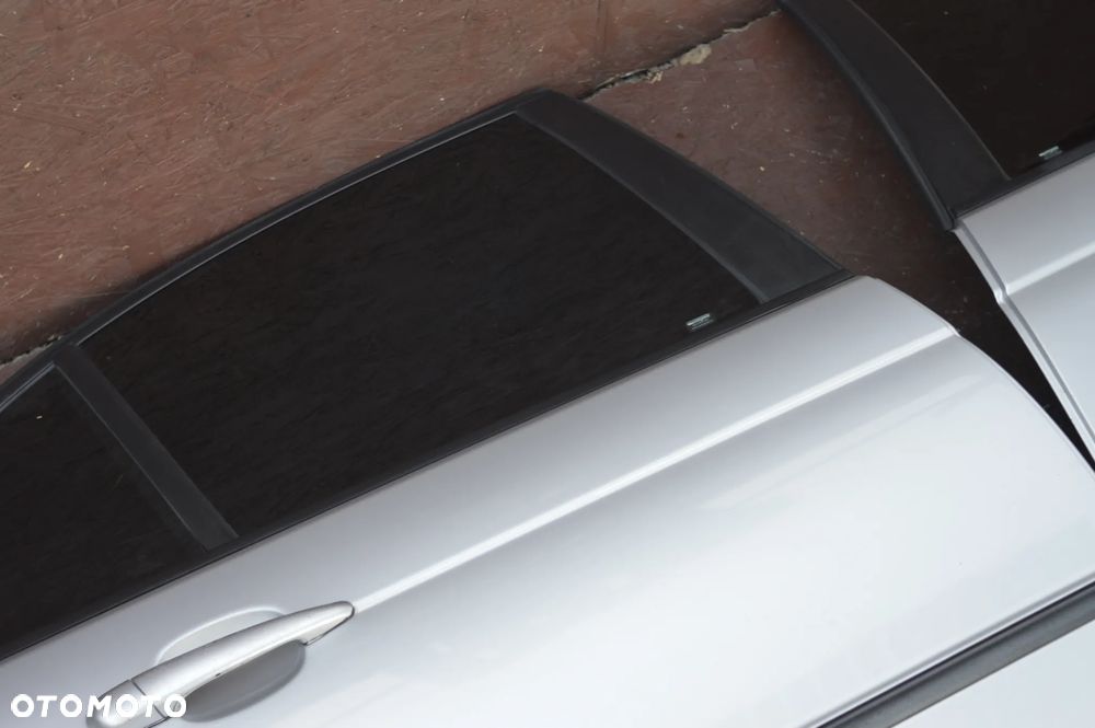 BMW E46 SEDAN ORYGINALNE KOMPLETNE DRZWI TYŁ LEWE / PRAWE W KOLORZE TITANSILBER 354/7 O NR.  41 52 7 034 153 / 41 52 8 240 075 /  41 52 7 034 154 / 41 52 8 240 076 OEM W DOBRYM STANIE - 8