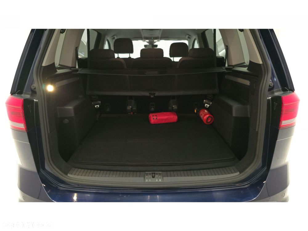 Volkswagen Touran - 24