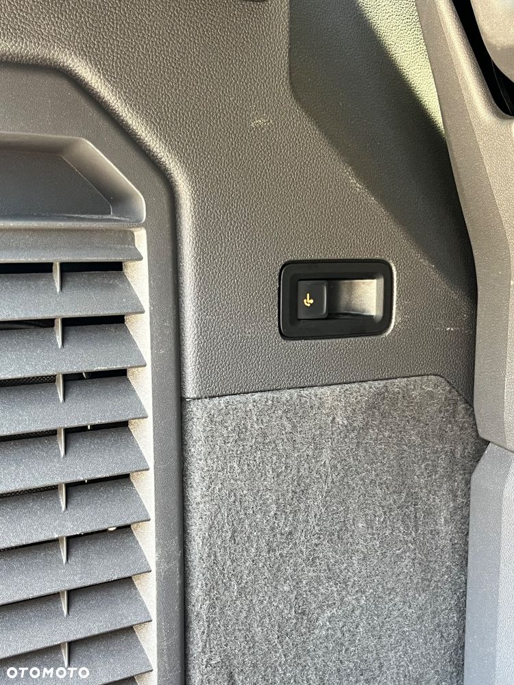 Volkswagen Multivan - 11