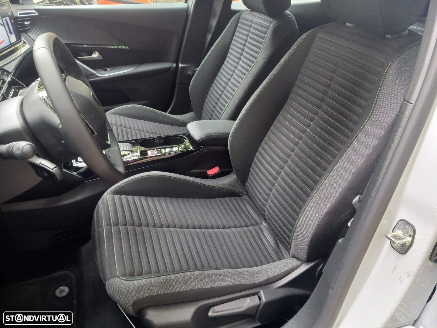 Peugeot e-2008 54 kWh Active - 29