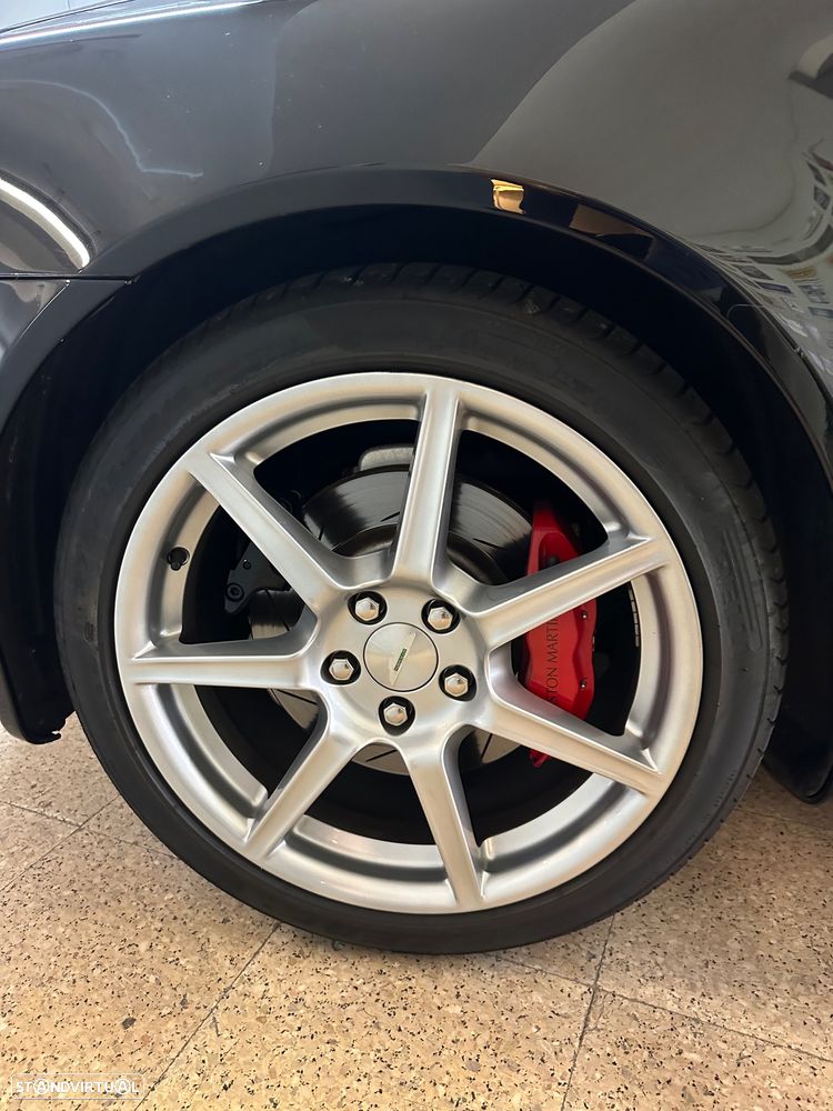 Aston Martin Vantage Roadster - 37