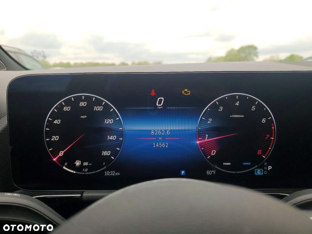 Mercedes-Benz GLA - 10