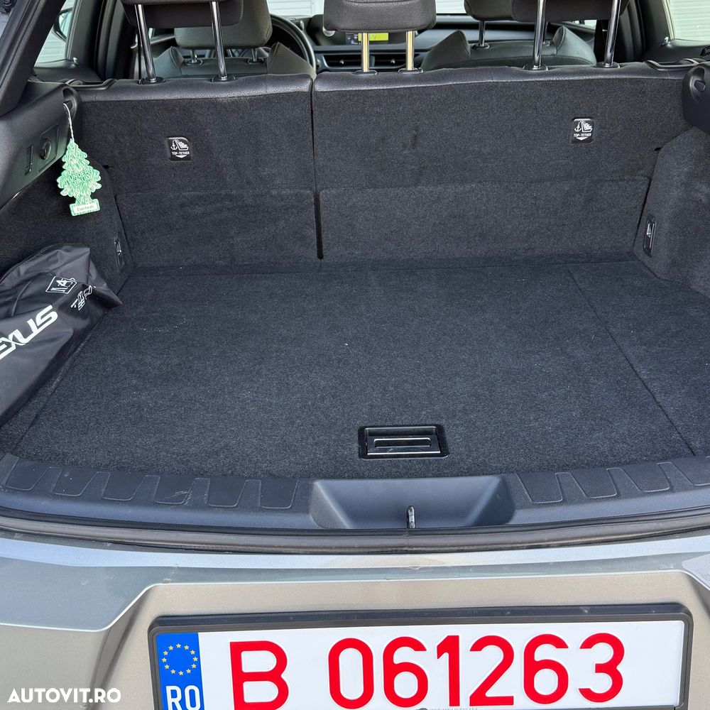 Lexus UX 250h FWD Business - 12