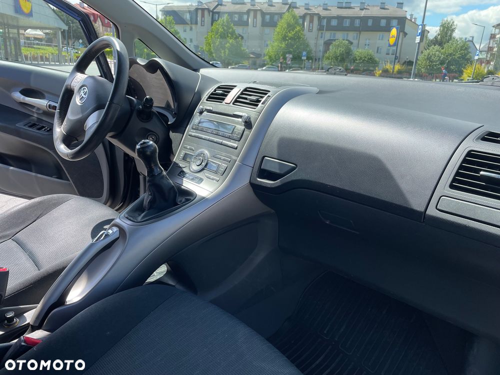 Toyota Auris 1.4 D-4D Luna - 12