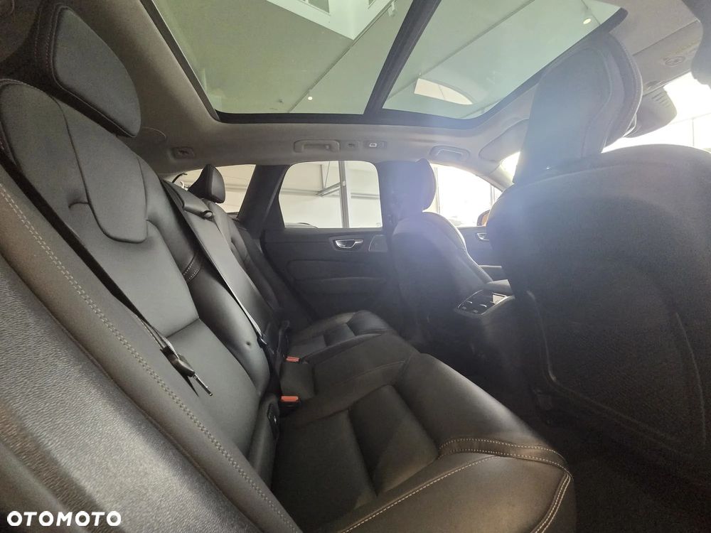 Volvo XC 60 B5 B AWD Ultimate Dark - 26