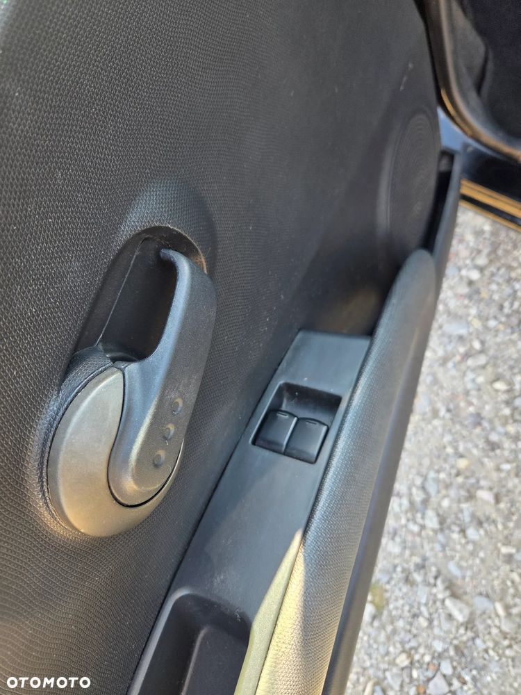 Nissan Micra 1.2 more - 11