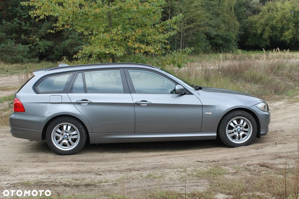 BMW Seria 3 318d DPF Touring Edition Exclusive - 11