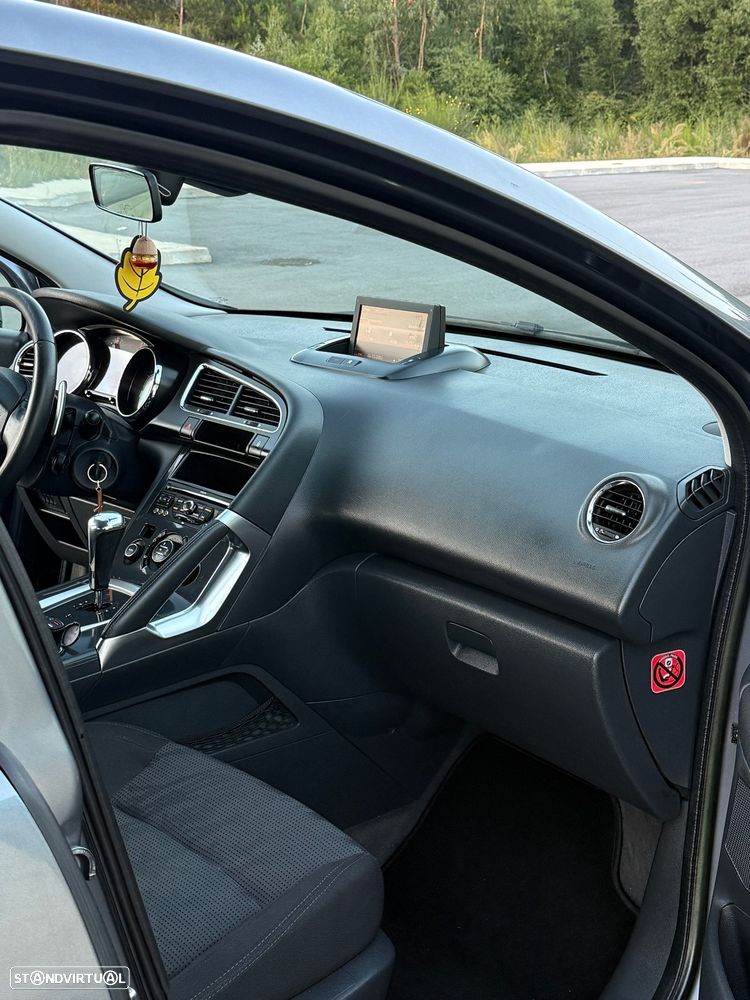 Peugeot 3008 1.6 e-HDi Executive CMP6 - 13
