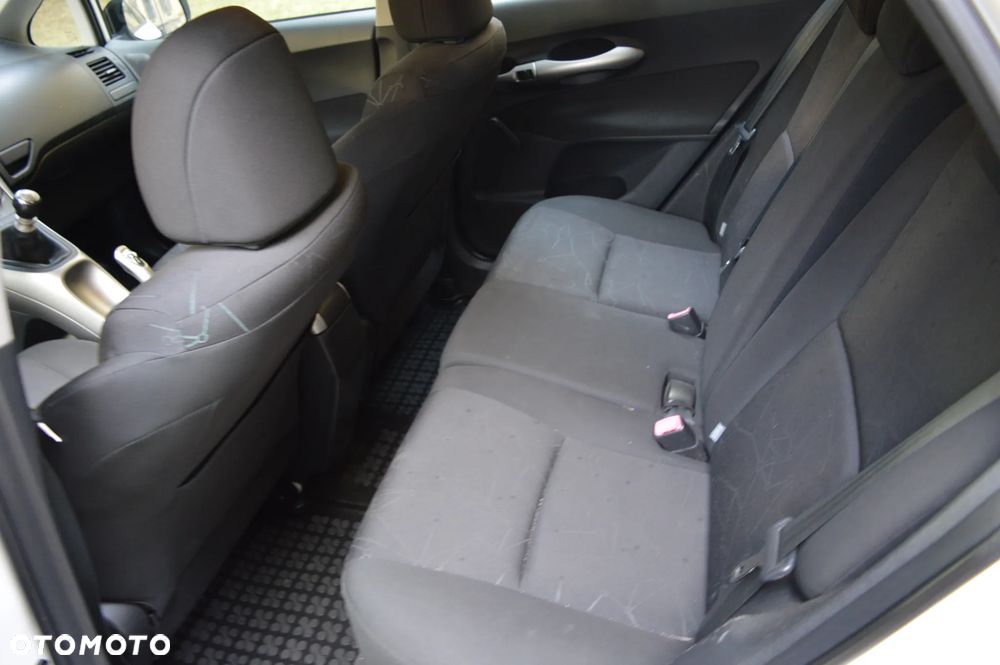 Toyota Auris 1.4 D-4D Luna - 11