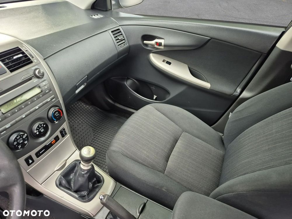 Toyota Corolla - 10