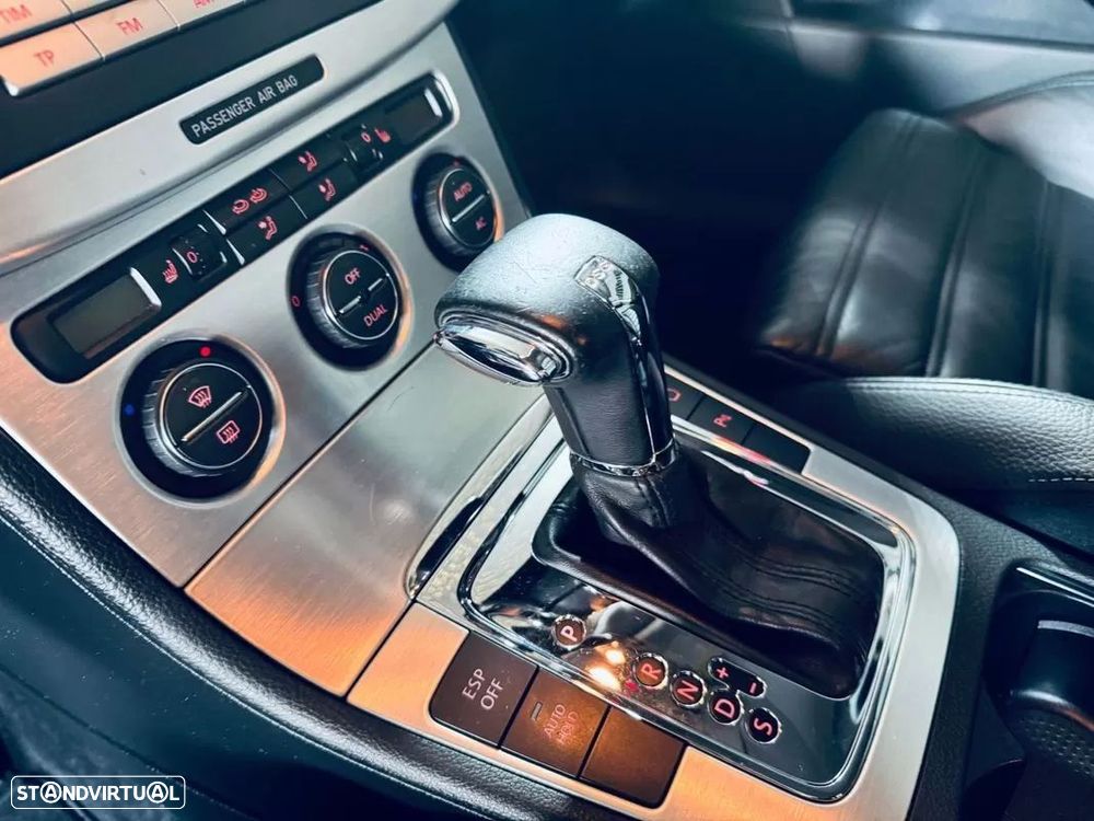 VW Passat Variant 2.0 TDI Highline DSG - 28