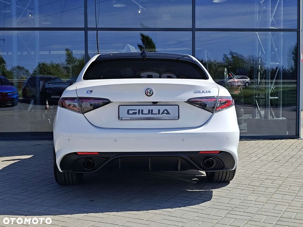 Alfa Romeo Giulia - 6