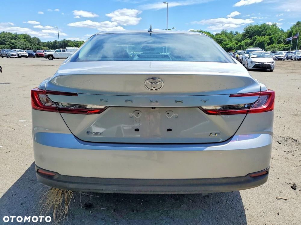 Toyota Camry - 5