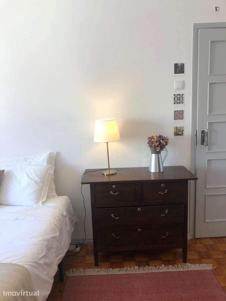 Quarto - localizado em Anjos Lisbon - Grande imagem: 2/39