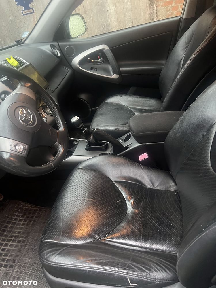 Toyota RAV4 - 6