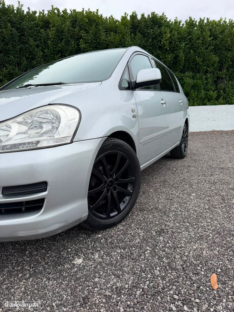 Toyota Avensis Verso 2.0 D-4D - 23
